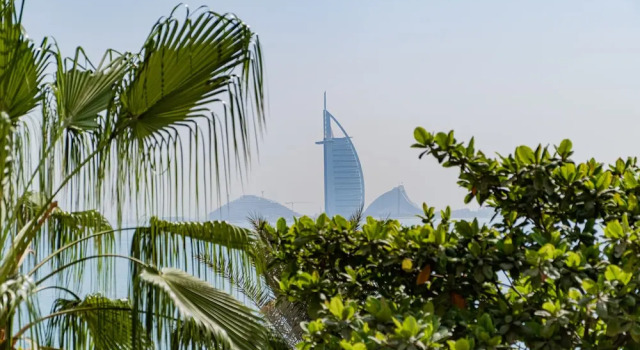 Апартаменты с 2 комнатами Luxe Getaways Royal Amwaj Palm Jumeirah Resort Apartment Holiday Home