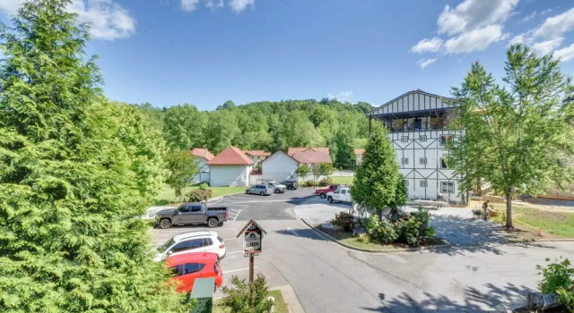 Walkable Condo 3 Mi to Unicoi State Park, Varaa Huoneisto Helen Georgia, lähellä Alpine Mini Golf