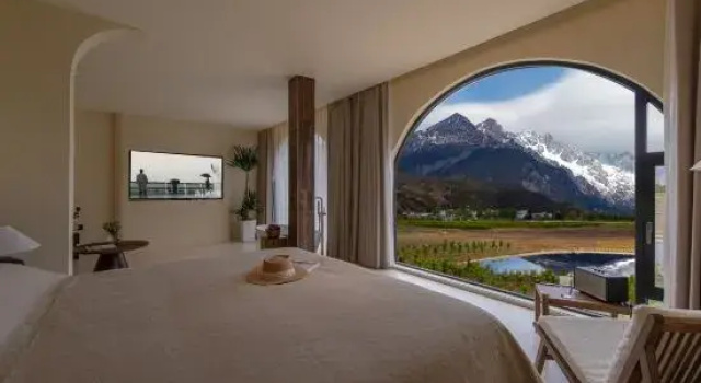 Люкс Lijiang In the Painting | Seasonal Flower Garden and Snow Mountain Scenic Resort Homestay