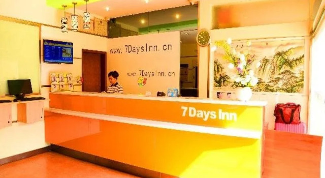 7 Days Inn Nanning Guangxi University Branch, Rezerwuj Hotel Hotele w Nanning z parkingiem, Parking