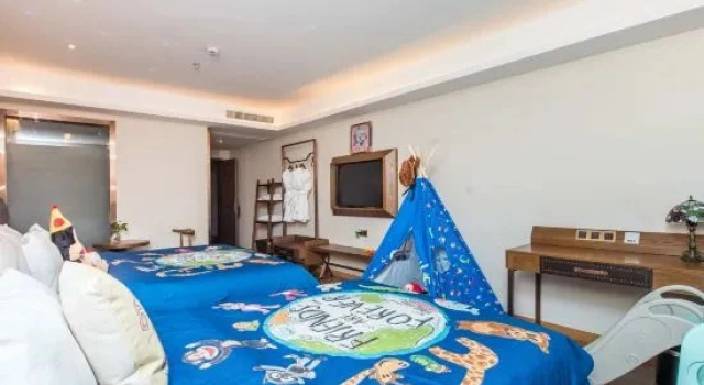 Трёхместный семейный номер Standard Haofeng Yazhi Hotel (Shanghai International Resort Tangzhen Metro Station)