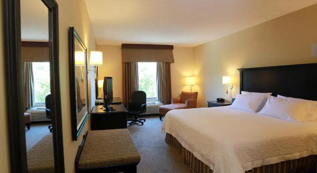 Номер Standard Hampton Inn & Suites Laval