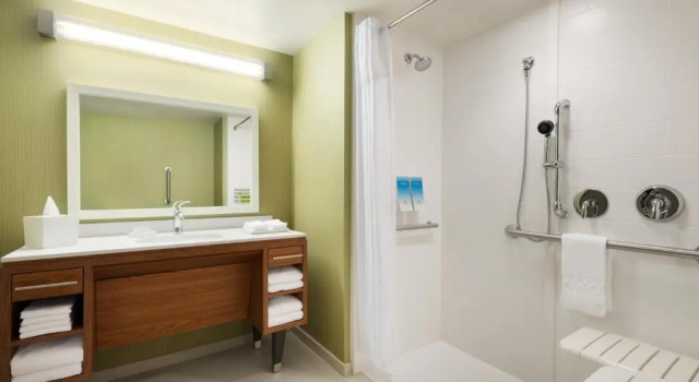 Четырёхместный люкс Home2 Suites By Hilton Iowa City Coralville