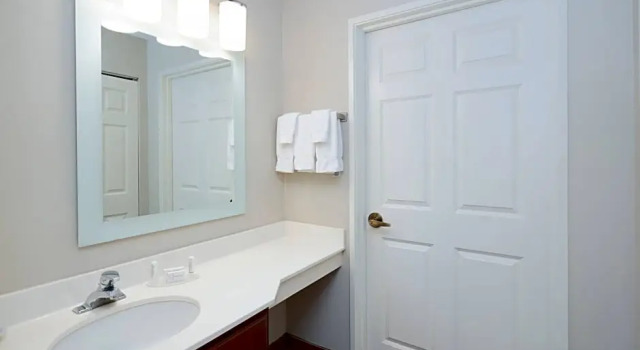 Четырёхместный люкс с 2 комнатами TownePlace Suites Rochester
