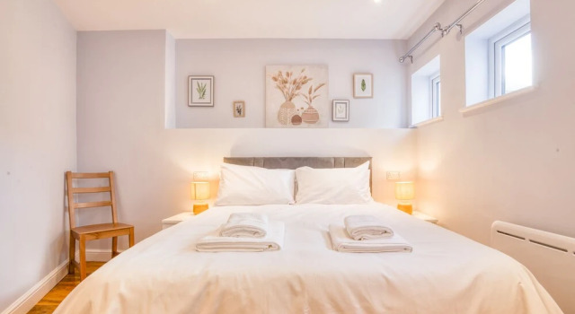 King Size 1 Bedroom Comfort Apartment en Suite Shower Free Toiletries Wifi and Hairdryer, Varaa Huoneisto Asunnot kohteessa Merseyside, Huoneisto