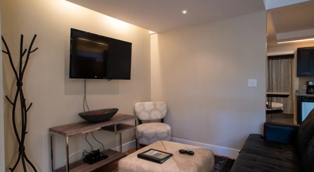 Lincoln Park Suites Operated by Roscoe Village Guesthouse