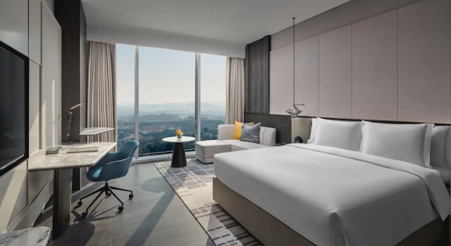 Двухместный номер Standard с видом на горы Crowne Plaza Ezhou by IHG