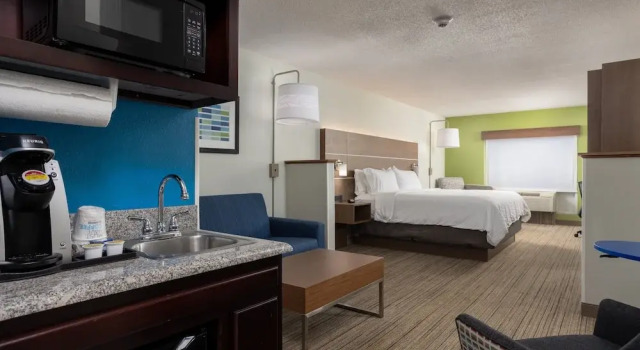 Люкс Holiday Inn Express & Suites Carrollton by IHG