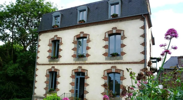 Au Bord de la Rive B&B, Rezerwuj Bed and Breakfast  
