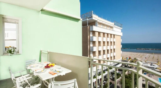 Апартаменты с балконом и с видом на море Beach Residence