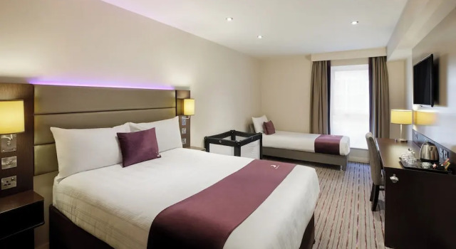 Трёхместный семейный номер Standard Premier Inn Witney