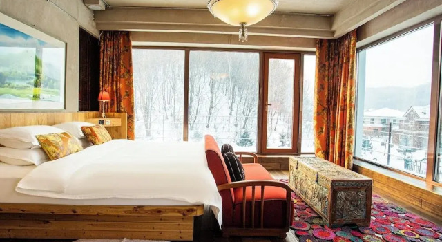 Трёхместный семейный номер Standard с балконом Shangzhi Qushe Resort Hotel