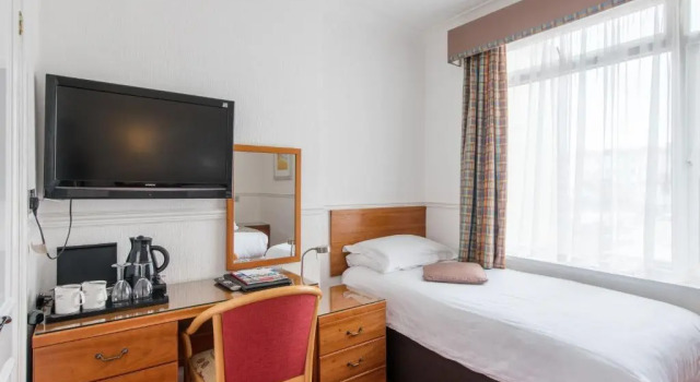 Standard Família quarto The Queens Hotel