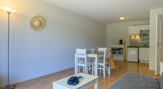 Vannes Apartment With Balcony for 4, Book Lejlighed Plescop 