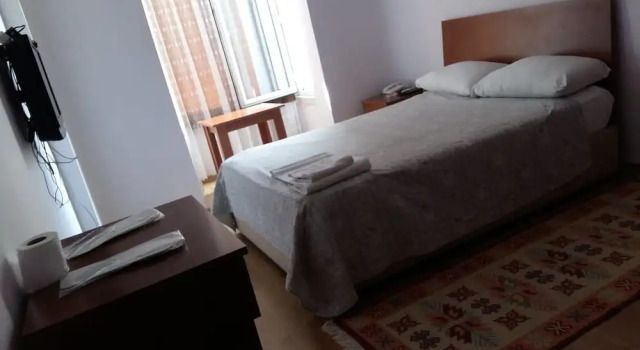 Bayrakli Otel