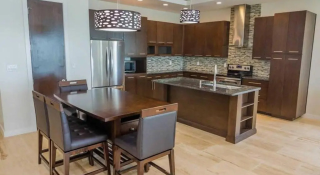 Апартаменты 5 BEDROOM BEACHFRONT CONDO - 4th Floor