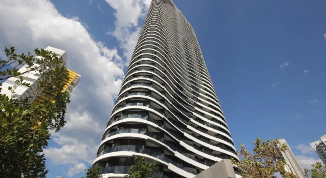 Oracle Sleek & Stylish 2 Bedroom Ocean View