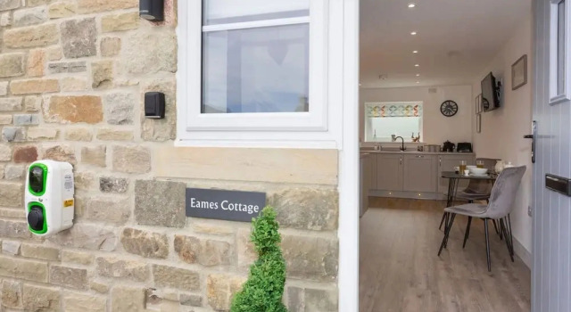 Eames Cottage, Забронировать Дом для отпуска Отели Коулинг с парковкой, Парковка