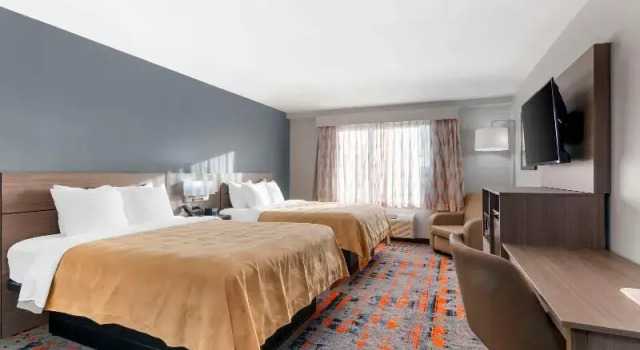 Четырёхместный номер Standard Quality Inn I-70