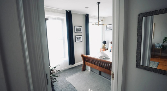 A Stylish 2 Bed Apartment in Cobh Town - Lux Stay, Book Apartment Cobh 