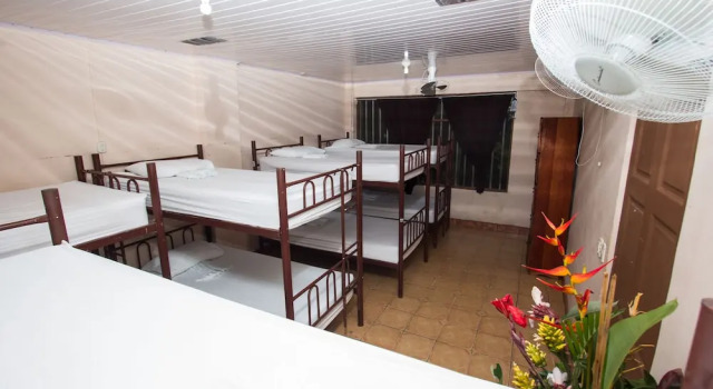 Кровать в общем номере Manuel Antonio Tree House Villas - 3 Bedrooms
