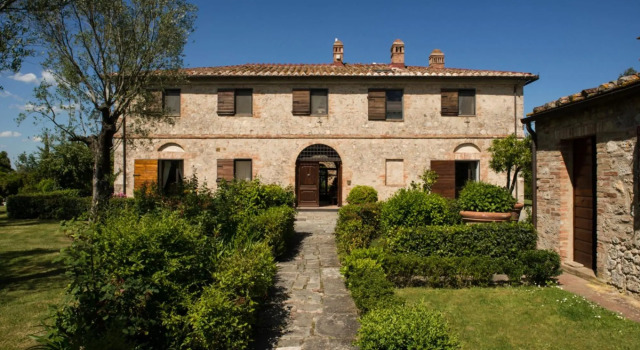 Independent Villa up to 18 Guests Pool Tennis Fitness and Wellness Area -villa Giuncheto, Book Villa SPA Hotels in Crete Senesi, SPA