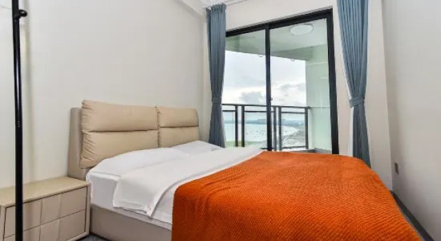 Двухместный люкс с 2 комнатами с балконом и с видом на море Woniu Lvdou Scenic Apartment (Beibuwan No. 1)