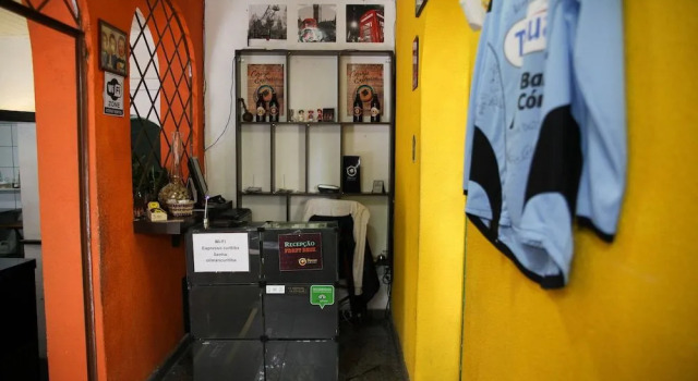 Expresso Curitiba Hostel e Coffee Bar, Забронировать Хостел Отели Куритиба с парковкой, рядом с Конгресс-центр Estacao Embratel, Парковка