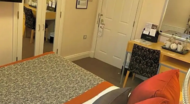 Номер Executive Caledonian Hotel