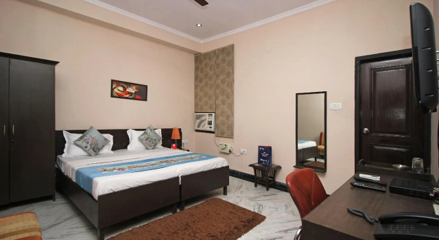 OYO 65771 New Era Residency, Забронировать Отель Отели Гургаон с бассейном, рядом с Whirlpool of India Ltd, Бассейн