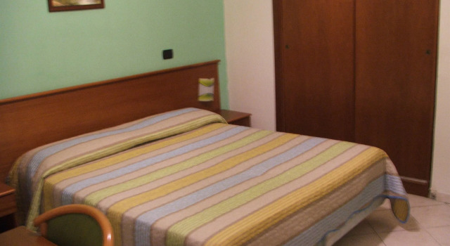 Hotel Eliseo Napoli, Забронировать Отель Отели Неаполя с завтраком, рядом с Кафедральный собор Неаполя, Завтраки