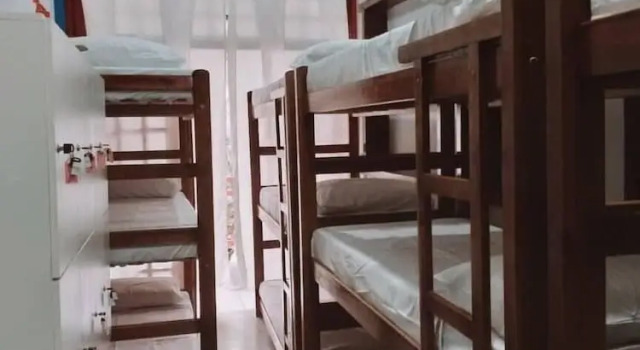 Кровать в общем номере Pe Na Areia Beach Hostel