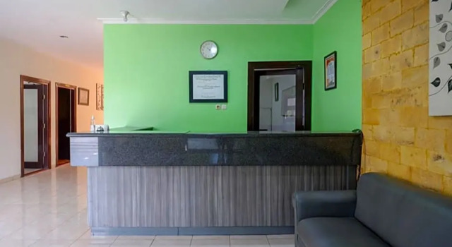 RedDoorz near Wisata Kota Lama Semarang, Rezervasyon Otel Semarang Central Java