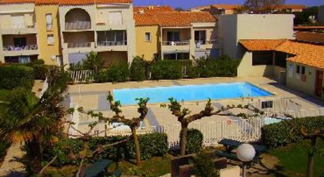 Apartment With 2 Bedrooms in Agde, With Wonderful sea View, Pool Acces, Забронировать Апартаменты/квартира Агд Canal du Midi