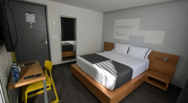 Двухместный номер Standard Hotel Perla Central