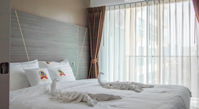 Люкс Deluxe с видом на бассейн Dwija Hotel & Suite