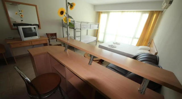 Студия с балконом и с видом на бассейн Menada Miramar Palace Apartments