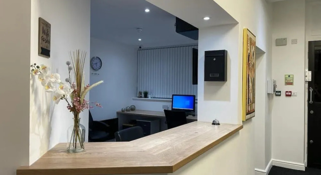 Dusties Hotel, Забронировать Отель Ротерем Южный Йоркшир, рядом с Футбольный стадион "Милмур"