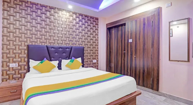 Двухместный номер Economy Itsy Hotels Royal Galaxy - 3 km From Sangam
