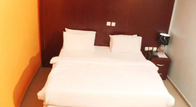 Room-royalrex Hotel-guest Suite, Rezerwuj Hotel Hotele w Lagos z parkingiem, Parking