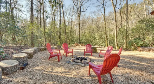 Коттедж Cozy Creekside Mountain Escape w/ Hot Tub!