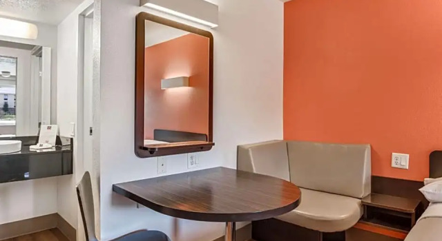 Номер Deluxe Motel 6-Youngstown, OH