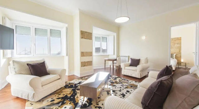 Spacious 4bdr River View