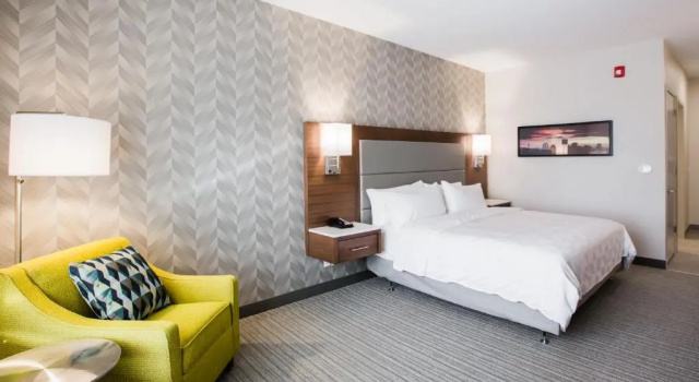 Номер Standard Holiday Inn Hotel & Suites Calgary South - Conference Ctr by IHG