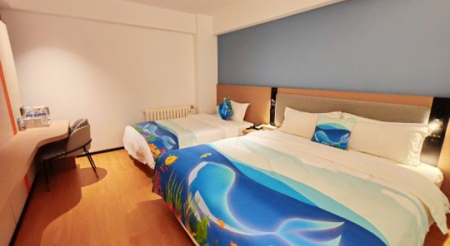 Qingdao Shiguang Hotel (May Fourth Square Ningxia Road Subway Station)