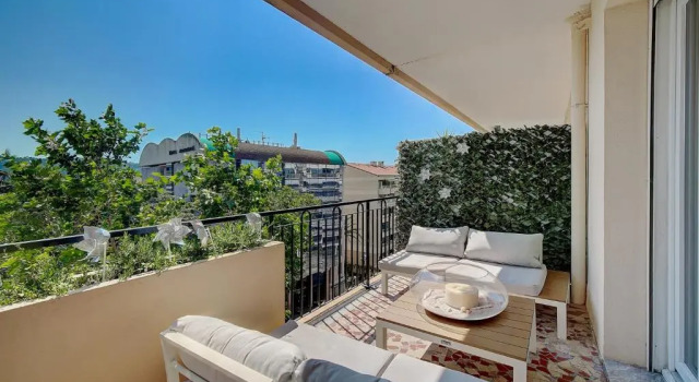 Elisa - Traversant - Terrasse - Verrière Côte d'Azur, Забронировать Апартаменты/квартира Апартаменты Канн, рядом с Galerie Alexandre Leadouze, Апартаменты/квартира