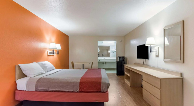 Motel 6 Raleigh, NC - Cary