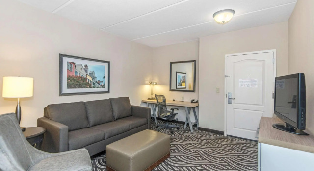 Двухместный люкс c 1 комнатой Hilton Garden Inn Charleston Airport