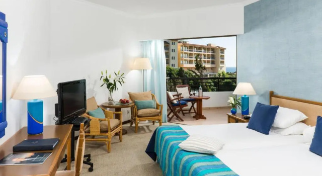 Двухместный номер с частичным видом на море Coral Beach Hotel & Resort Cyprus