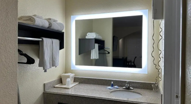 Номер Standard Rodeway Inn & Suites Highway 290 Northwest